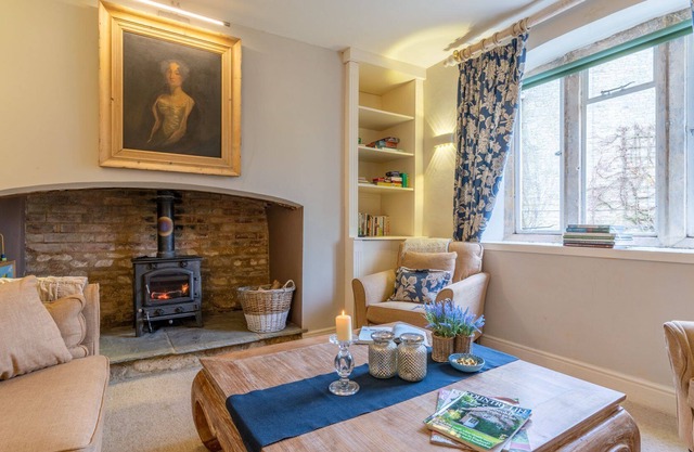 Tiesel Cottage - sleeps 4 guests in 2 bedrooms