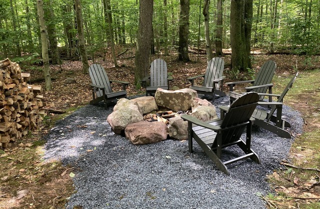 Timber Trails Cabin on large wooded lot in the Lake Naomi Club in the Pocono’s