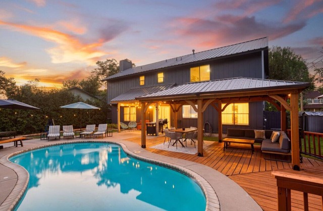 Timeless-Texas-Inn Heated Pool Oasis LUX Vibe