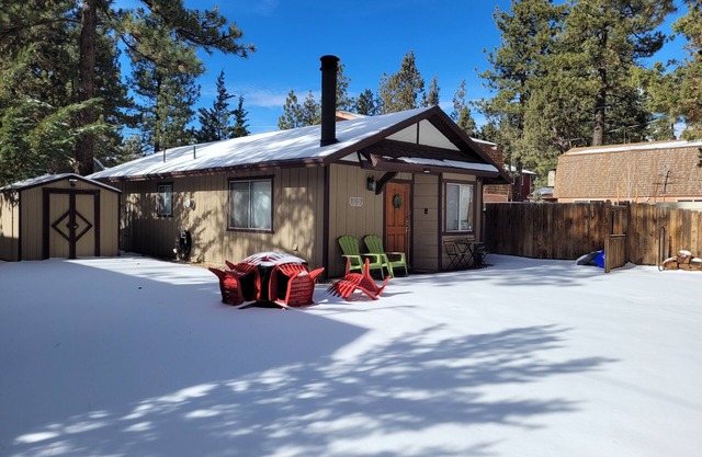Tiny Bear Cabin Family Retreat 2br/1.5ba/Wi-Fi