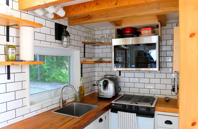 Tiny House, Entre mer et Montagne with hot tube and acces St-Laurence river