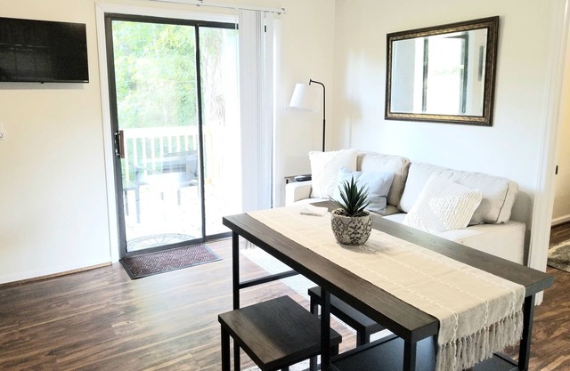 Tiny House - 6 miles from Averett University and 5.4 miles from Caesars Virginia