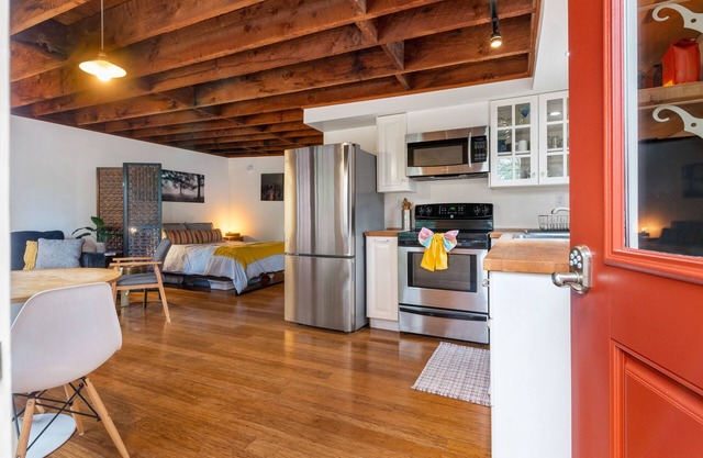 Tiny House in Alameda/Alberta Arts ~ Dog Friendly