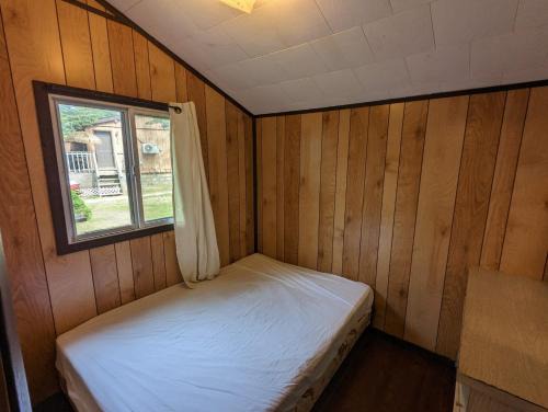 Tiny Wood Cottage 11
