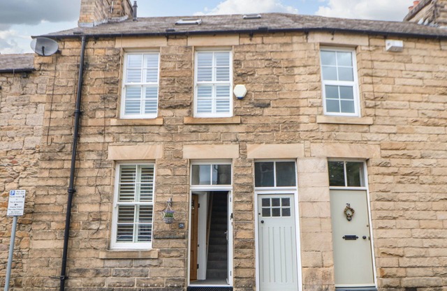 TOLL HOUSE, with open fire in Corbridge