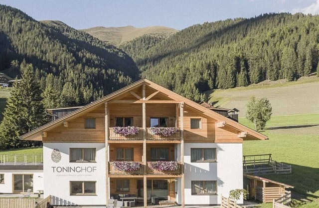 Toninghof Comfortable holiday residence