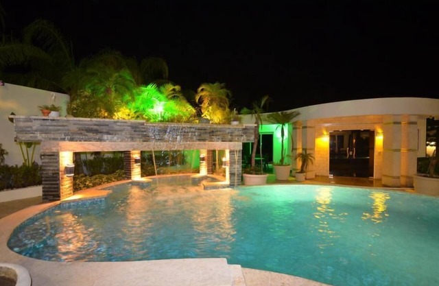 Top-Class Luxury Villa with Pool in the Heart of Sosua, 7 bedrooms