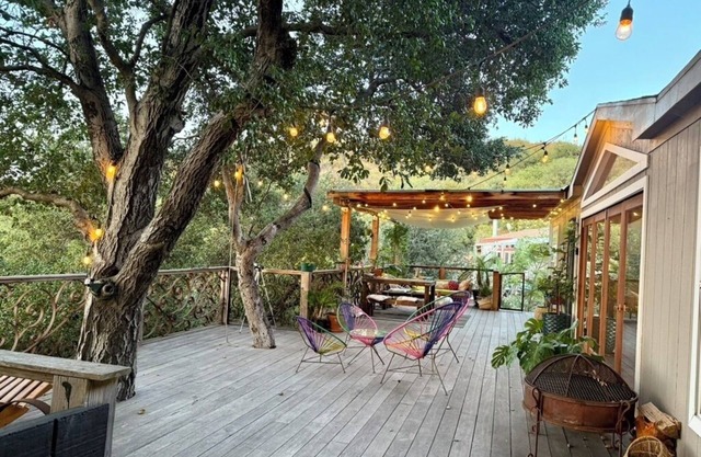 Topanga getaway, stunning views, outdoor areas. Family & pet friendly, fast wifi