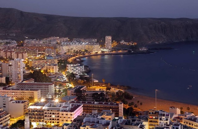 Totally renovated holiday accommodation "Los Cristianos 2-bed beach property"