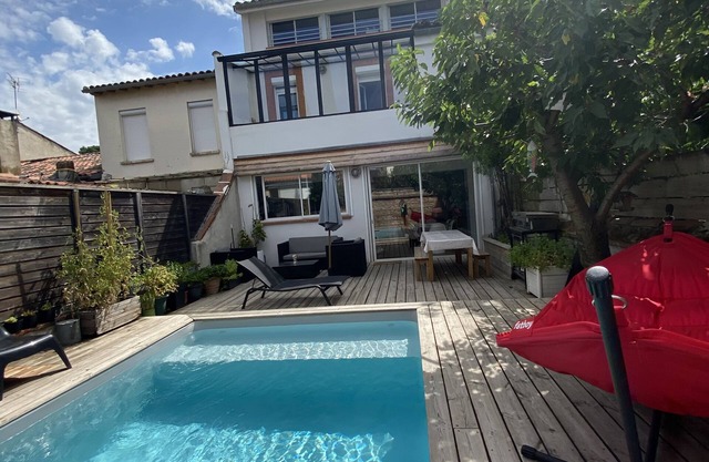 Toulousaine sleeps 6 pool