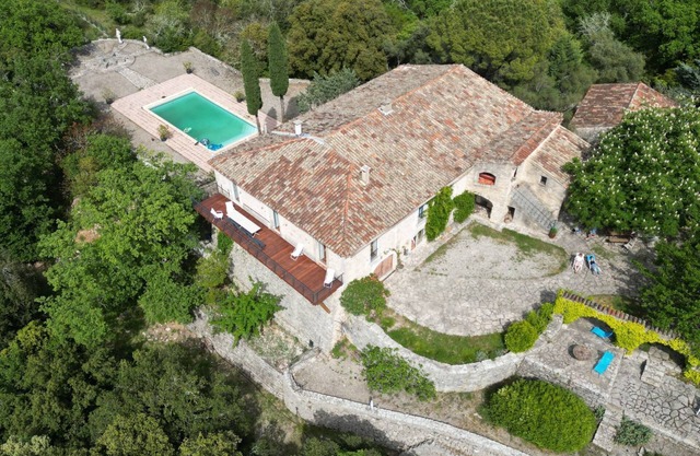 Traditional renovated farmhouse in the heart of nature - charm, calm and authenticity