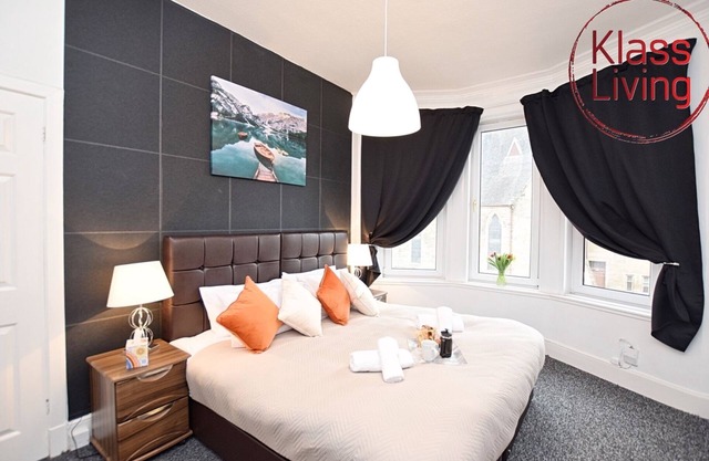 Traditional first floor apartment close to train station