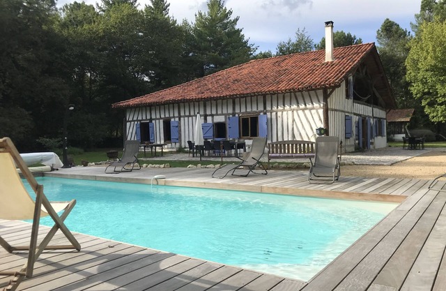 traditional Landes house 16 people spa, swimming pool, billiards