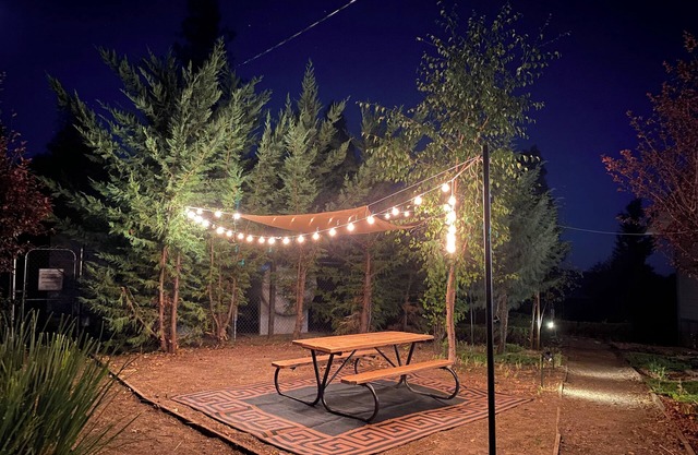 Tranquil 2-bedroom house just 1.5 miles from bass lake,CA