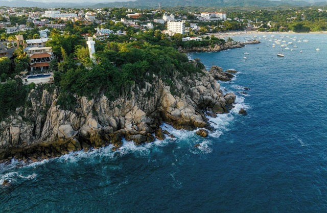 Tranquil Cliffside Apartment with Stunning Ocean Views