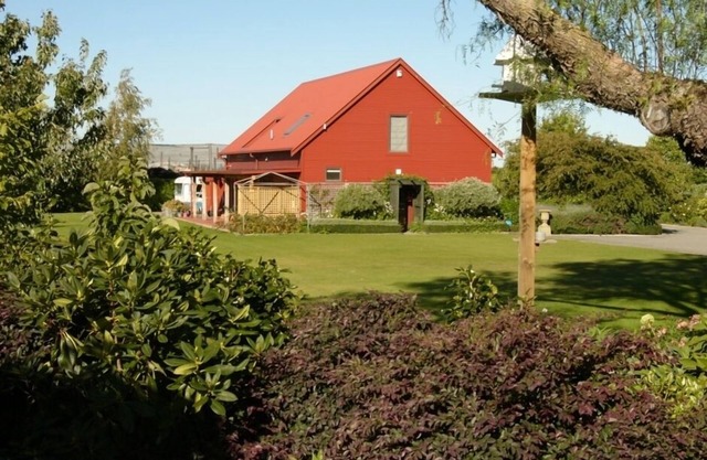 Tranquil, private guest accommodation in beautiful garden setting