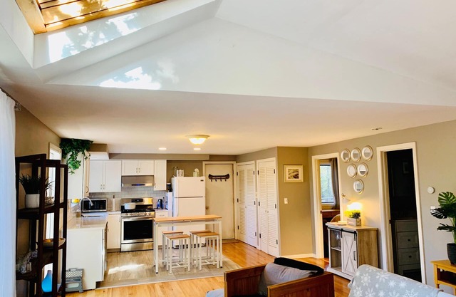 Tranquil Seacoast Getaway Cottage