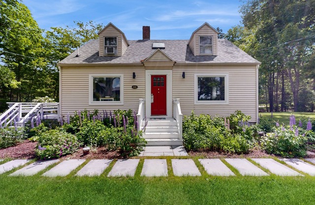 Tranquil Seaside Cottage with Spectacular Views, Wifi & Washer/Dryer