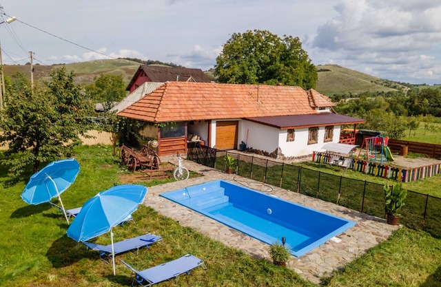 Transylvanian Cottage with Private Swimming Pool