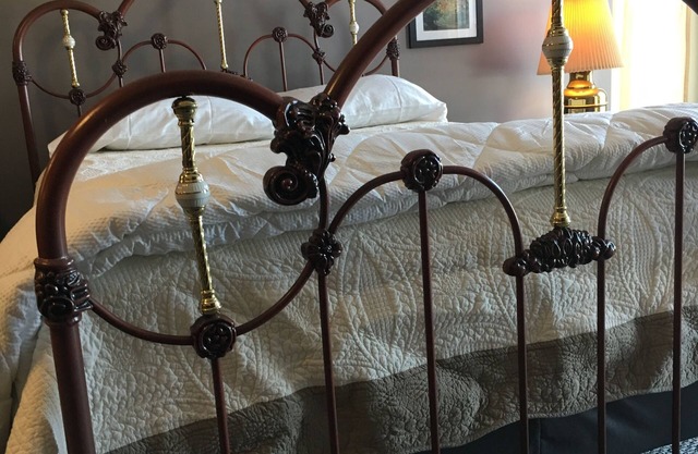 Traveler Dream Space in the Center of Downtown Bennington Steps From Everything!