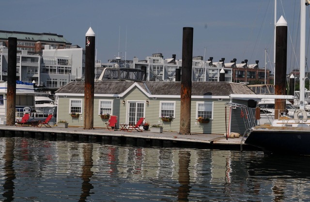 Travelers Choice Best of Boston Houseboat Suite 2!