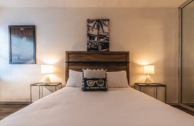 Travelers Hideout, Spacious, 1 Block from Beach