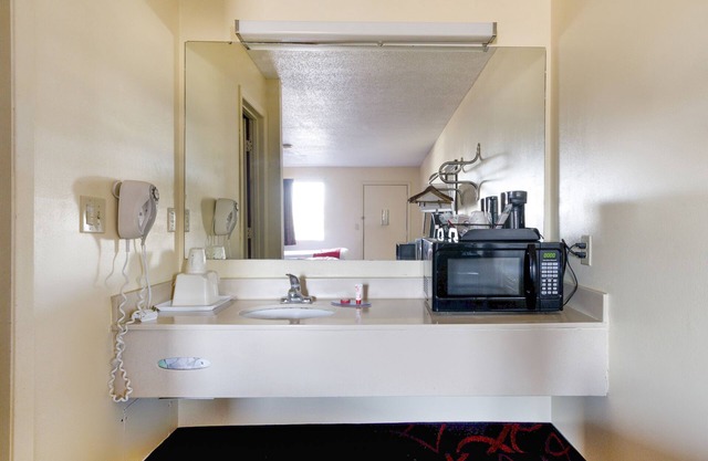 Travelodge by Wyndham Richmond IN