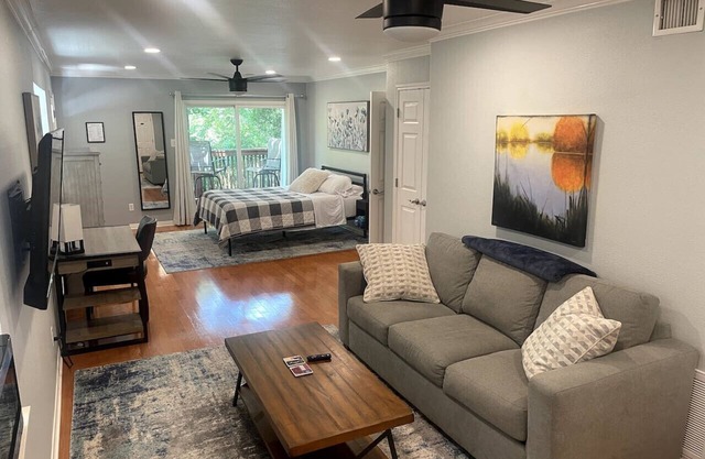 Travis Heights Oasis!