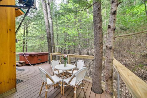 Tree House with Hot Tub Near Sunday River Resort!