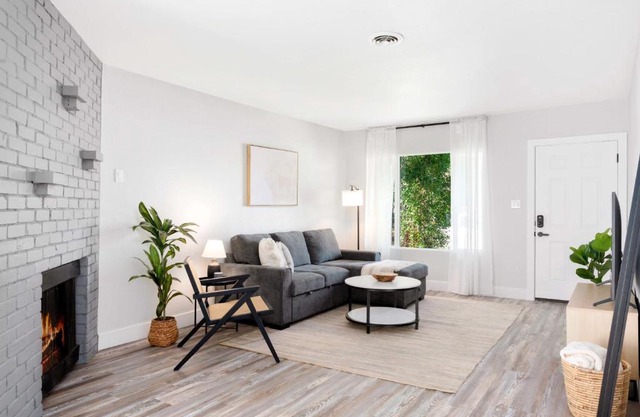 Trendy & Snug 2BR Sacramento Home with King Bed