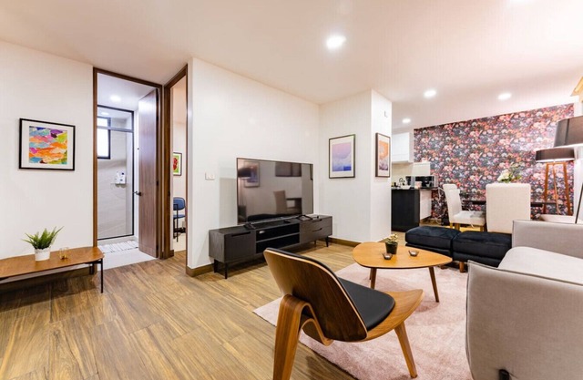 Trendy Stay w/Gym, Parking & Close to Attractions