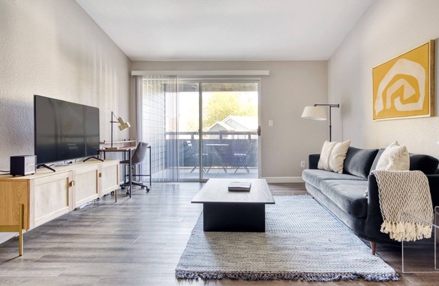 Trendy Sunnyvale 2BR w/Gym, Pool & BBQ, walk to Apple, by Blueground