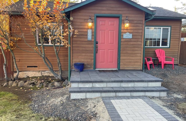 Trendy West Side │Walk to Breweries & Food Carts │Hot Tub │Fenced Outdoor Space