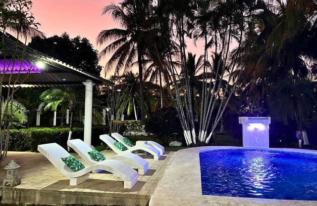 Tropical Zen - Spacious 4-bedroom villa with WiFi, AC in beautiful Los Cobanos