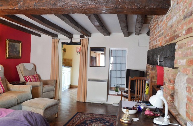 TUDOR COTTAGE STUDIO