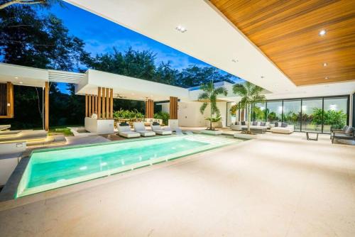 Turtle Luxury Villa, Daily Breakfast Included!