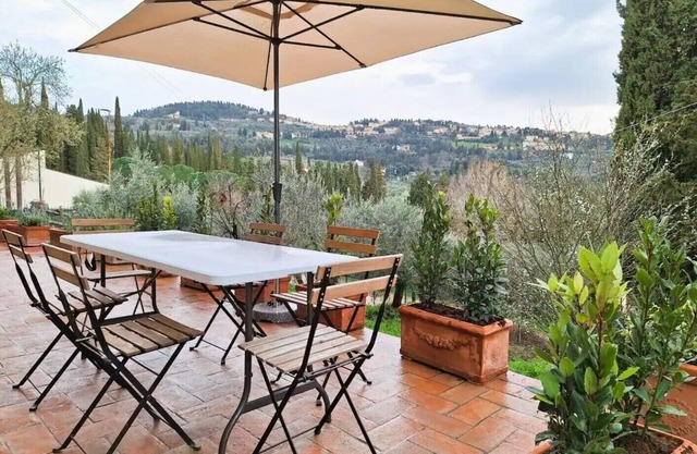 Tuscan Villa 15 min from Florence, Parking, Garden