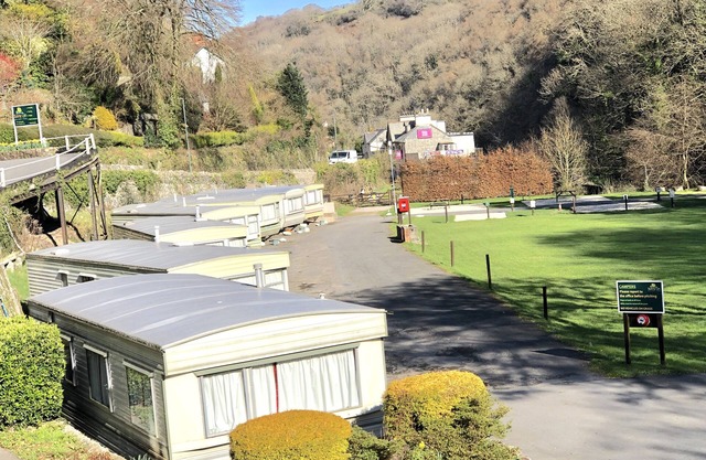 Two bed static (Sleeps 6). Walking distance of Lynton with onsite fishing