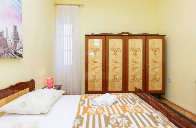 Two bedroom apartment with terrace Šibenik (A-24358-b)