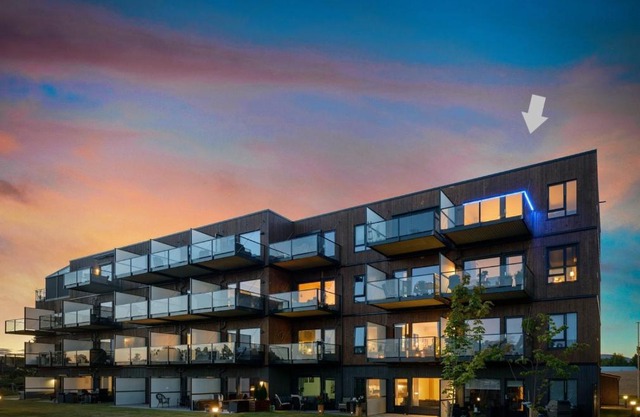 Two bedroom apartment, top floor, stunning views