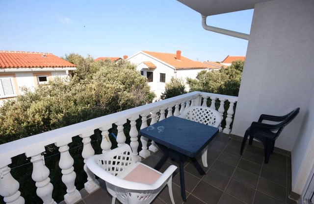 Two bedroom apartment with terrace Mandre, Pag (A-6405-a)