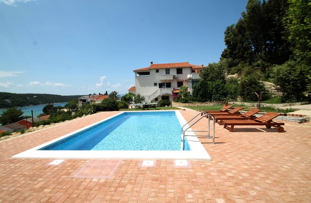 Two bedroom apartment with terrace and sea view Kampor, Rab (A-15518-d)
