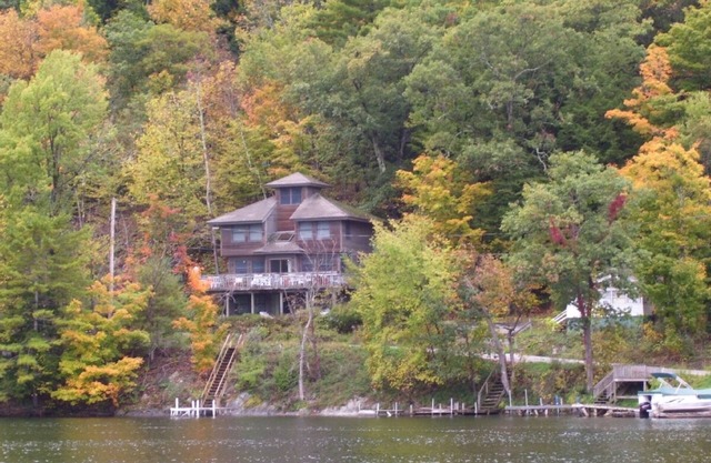 Two bedroom home on Northwest shore of Beautiful Lake St. Catherine with kayaks