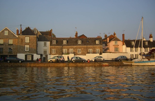 Two Bedroom Waterside Cottage With Balcony And Magnificent Views Of The Estuary