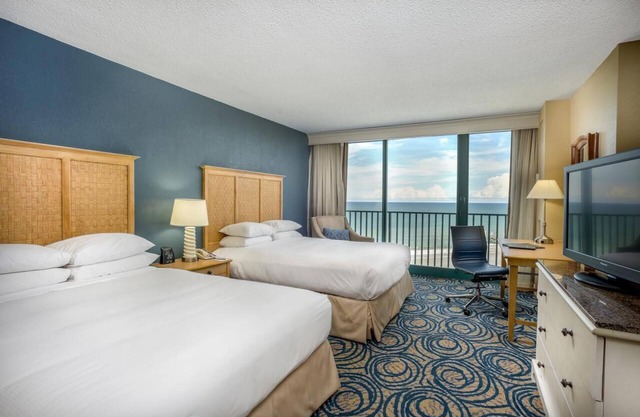 Two Family-friendly Units, Outdoor Pool, Near Daytona Beach