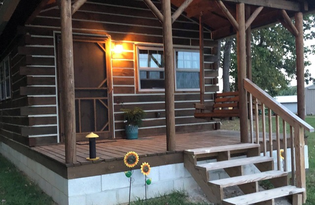 Two Furnished cabins minutes from Patoka Lake and French Lick. Book 1 or 2