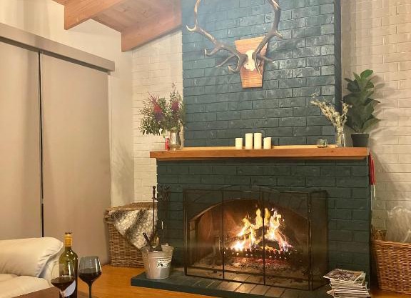 Two Mountains Lodge - Modern Alpine Retreat with Spa - 3mins to Mt Buller