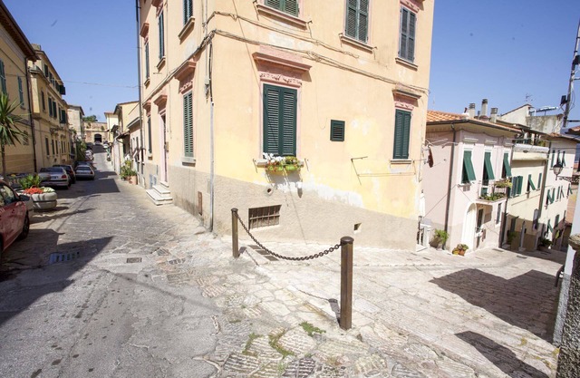 Two-room apartment Piazza al Fico 2/4 Beds in the historic center of Portoferraio