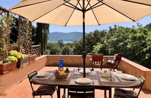 Two roomed apartment with terrace 50 mt from the beach