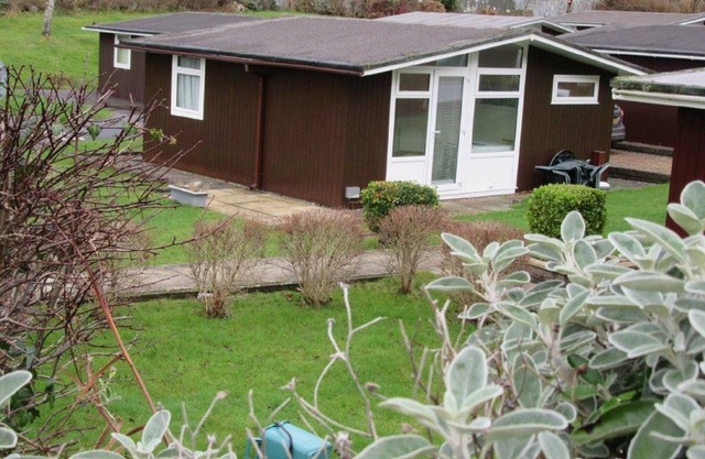 Ty Bae House, Chalet 25, Summercliffe Chalet Park, Caswell Bay, Mumbles, Swansea